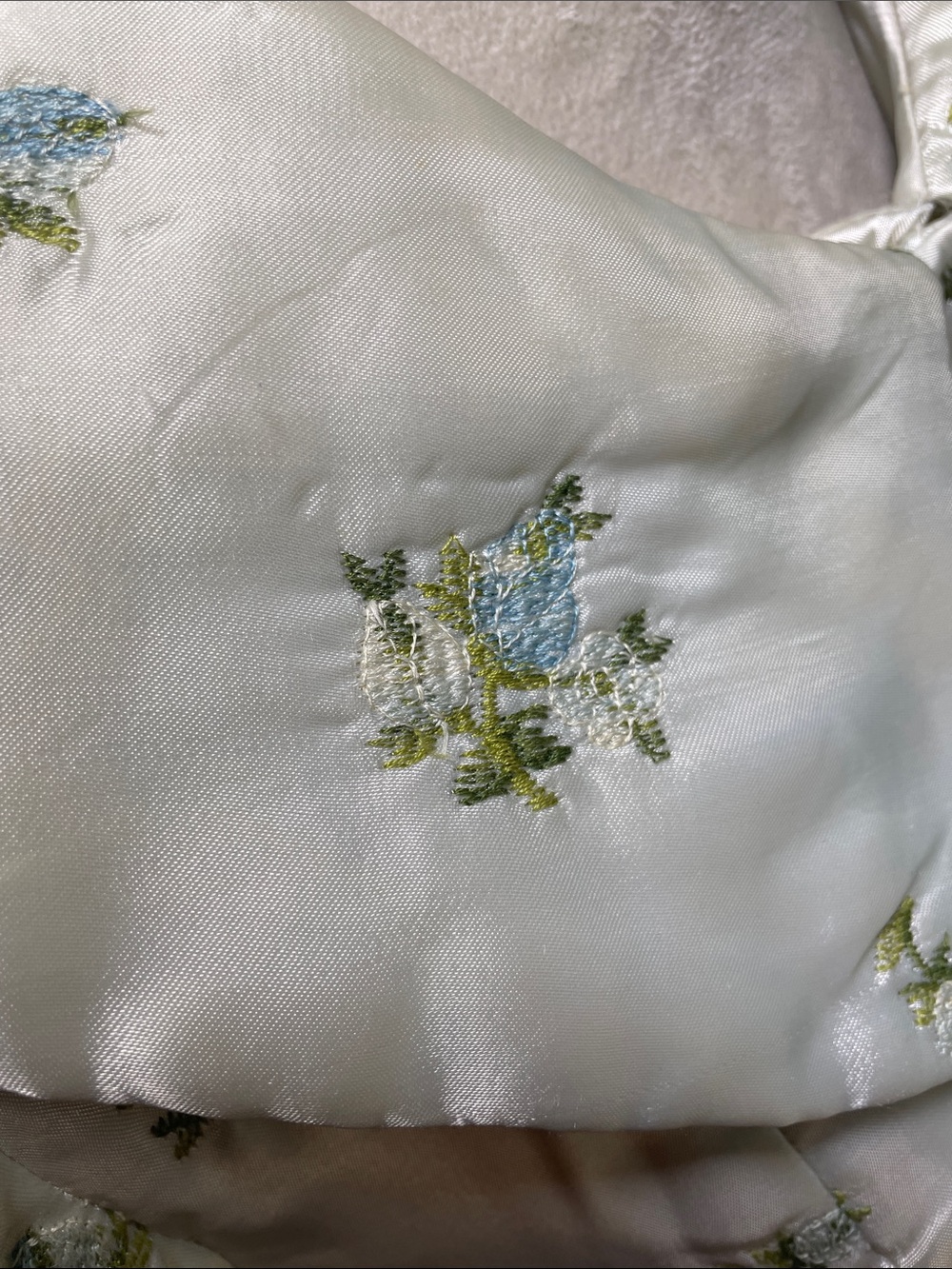 Vintage 60s Satin Embroidered Floral House Coat Robe Ivory Blue Flowers Sz Large - Picture 2 of 10